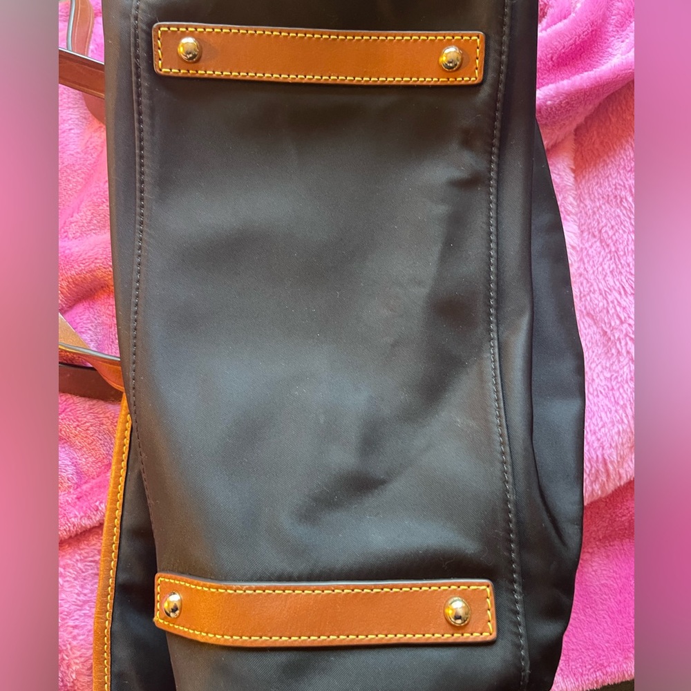 All weather black Dooney and Burke shoulder bag. - Picture 4 of 8
